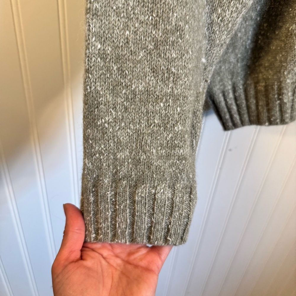 GAP Men’s Heathered Green Wool Crewneck Long Sleeve Sweater Size Medium - Picture 4 of 9